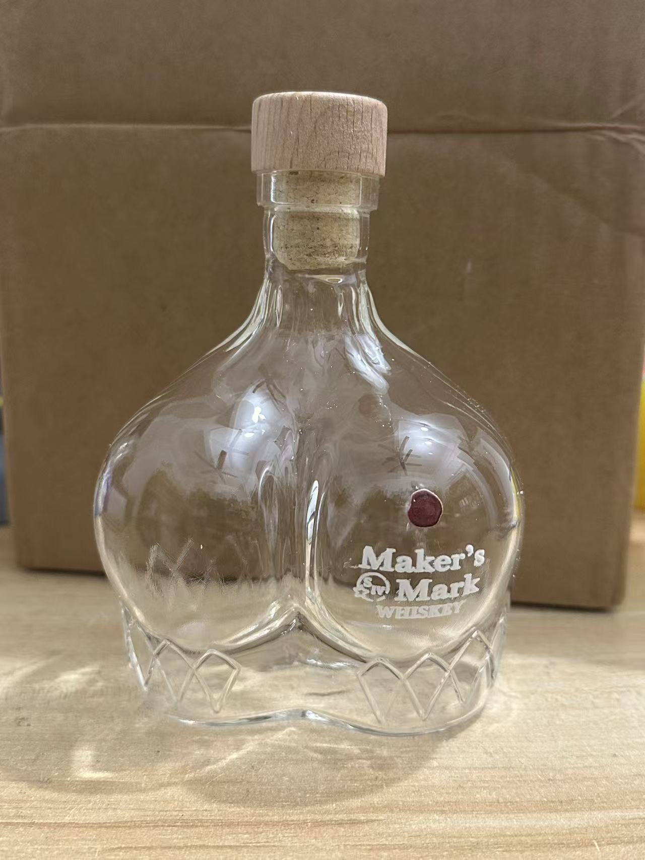 Glass Decanter Whiskey - ขวดเหล้ารูปทรงก้นสุดแปลกตา ทำจากคริสตัลแก้วแฮนด์เมด ของขวัญสุดฮาสำหรับคนรักวิสกี้และตกแต่งบาร์ที่บ้าน